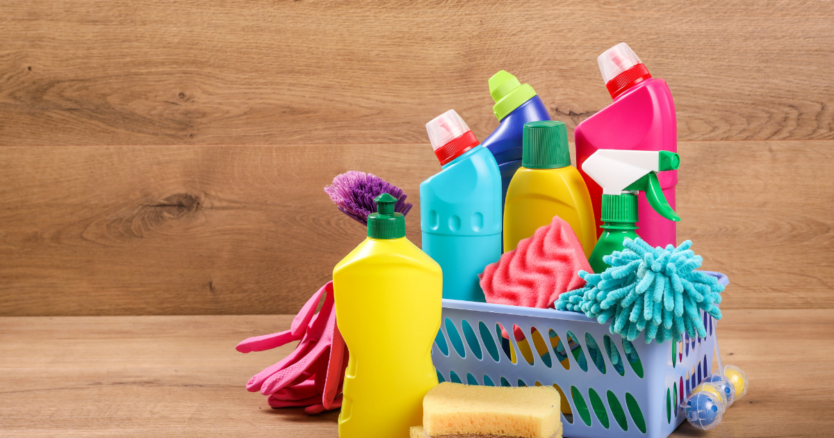 Produits ménagers regroupés pour illustrer le batching ménage